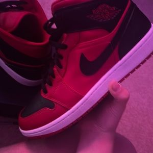 Jordan 1 mid reverse bred
